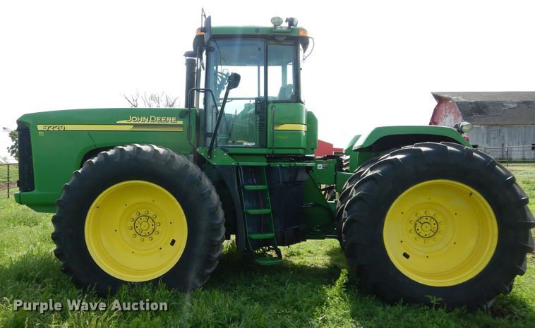 image for item HS9581 2004 John Deere 9220  4WD tractor