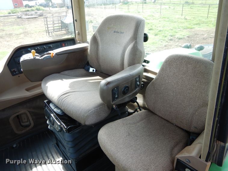 image for item HS9581 2004 John Deere 9220  4WD tractor