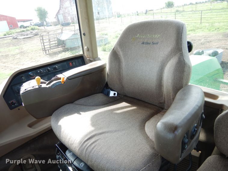 image for item HS9581 2004 John Deere 9220  4WD tractor