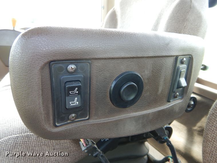 image for item HS9581 2004 John Deere 9220  4WD tractor