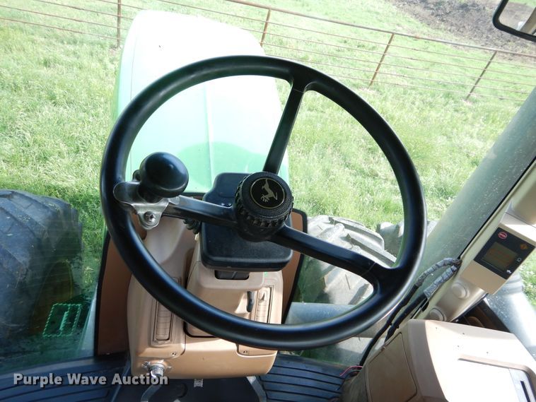 image for item HS9581 2004 John Deere 9220  4WD tractor