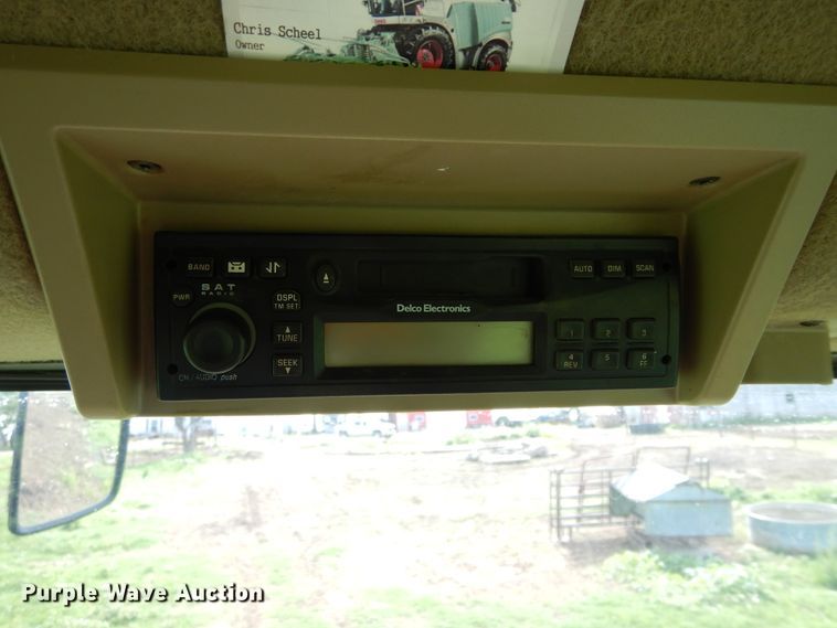 image for item HS9581 2004 John Deere 9220  4WD tractor