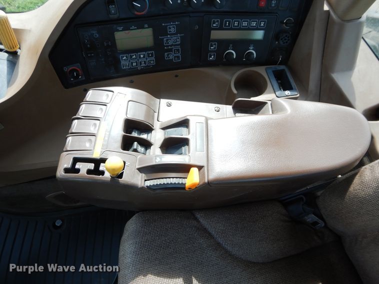 image for item HS9581 2004 John Deere 9220  4WD tractor