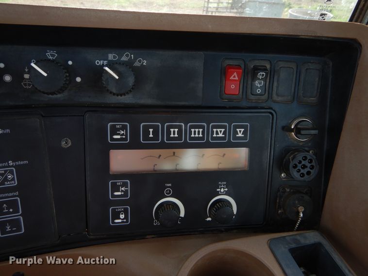 image for item HS9581 2004 John Deere 9220  4WD tractor