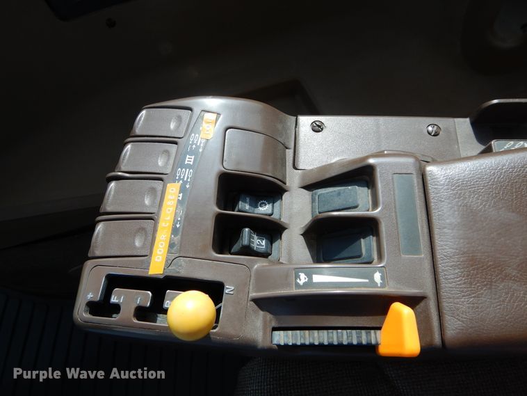 image for item HS9581 2004 John Deere 9220  4WD tractor