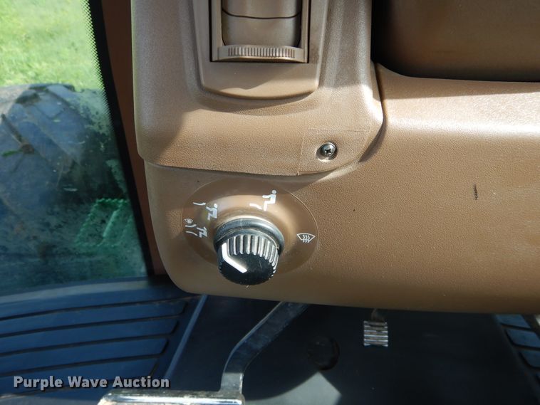 image for item HS9581 2004 John Deere 9220  4WD tractor