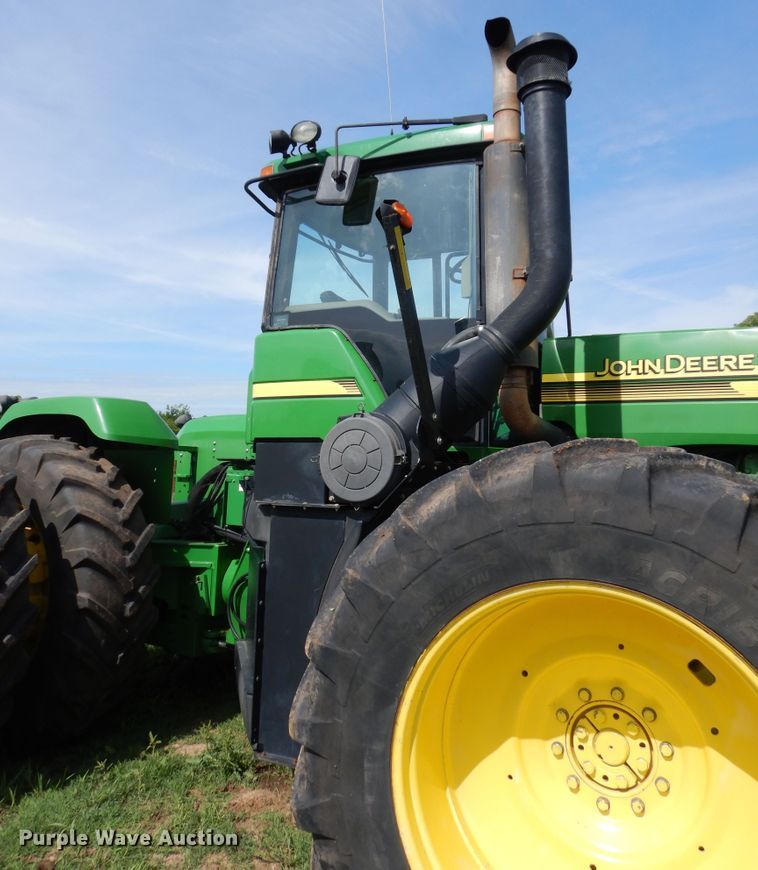 image for item HS9581 2004 John Deere 9220  4WD tractor