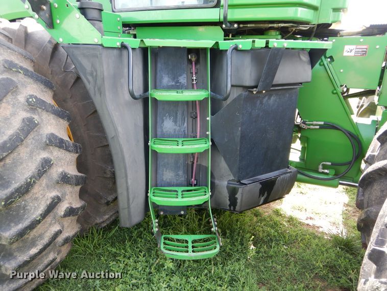 image for item HS9581 2004 John Deere 9220  4WD tractor