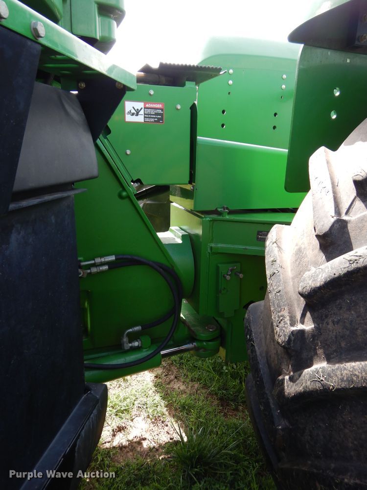 image for item HS9581 2004 John Deere 9220  4WD tractor