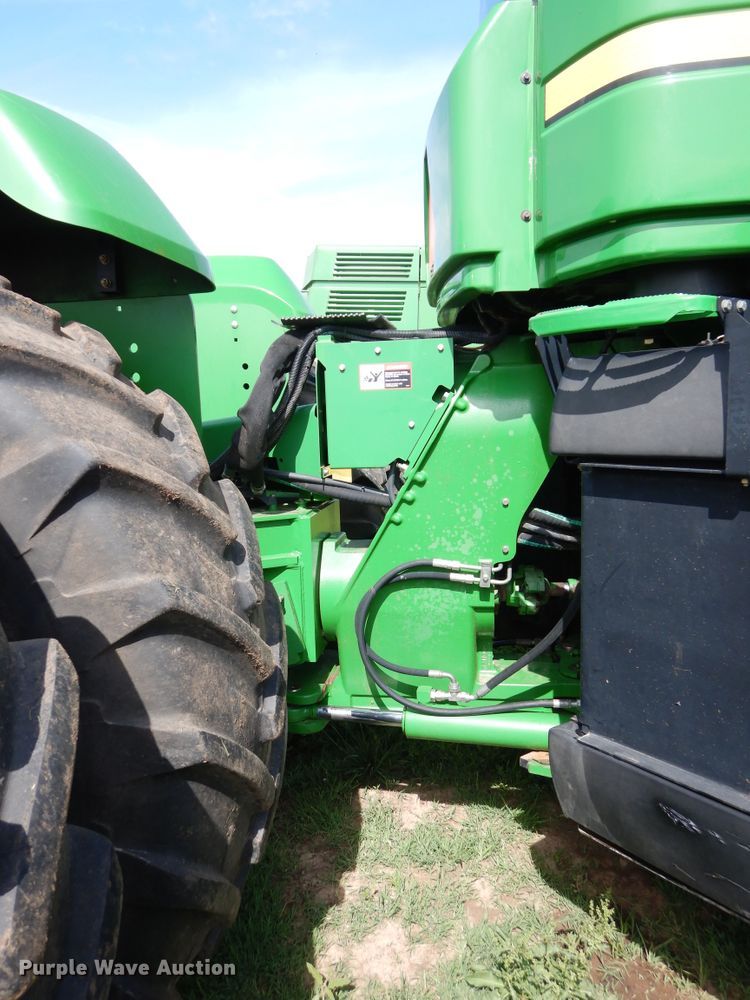 image for item HS9581 2004 John Deere 9220  4WD tractor