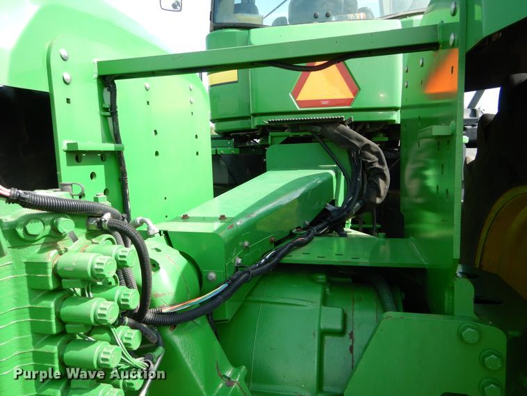 image for item HS9581 2004 John Deere 9220  4WD tractor