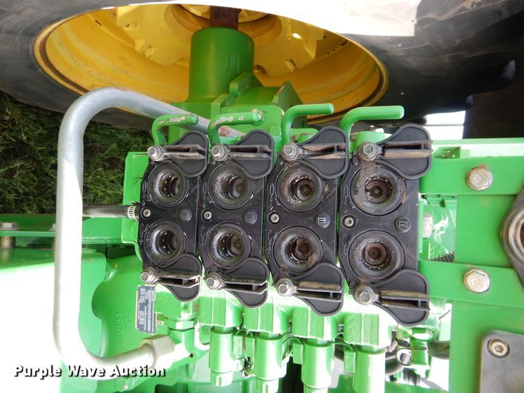 image for item HS9581 2004 John Deere 9220  4WD tractor