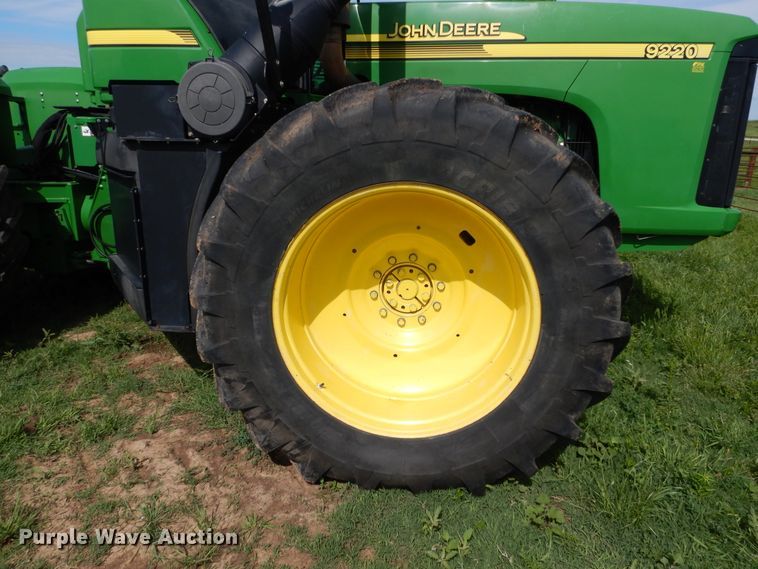 image for item HS9581 2004 John Deere 9220  4WD tractor