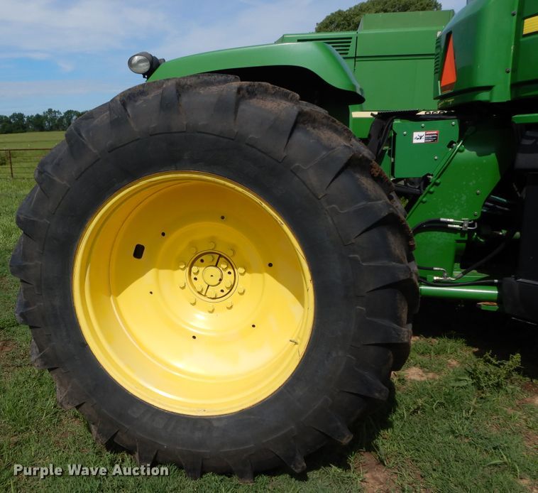 image for item HS9581 2004 John Deere 9220  4WD tractor