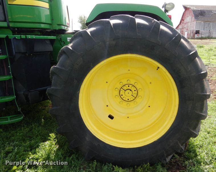 image for item HS9581 2004 John Deere 9220  4WD tractor