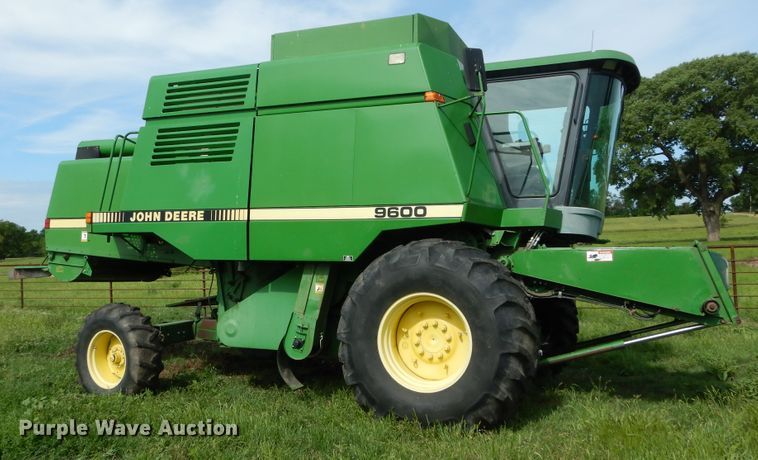 image for item HS9582 1990 John Deere 9600 combine