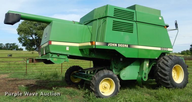 image for item HS9582 1990 John Deere 9600 combine
