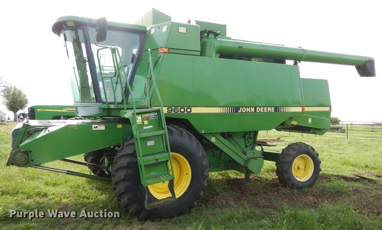 image for item HS9582 1990 John Deere 9600 combine