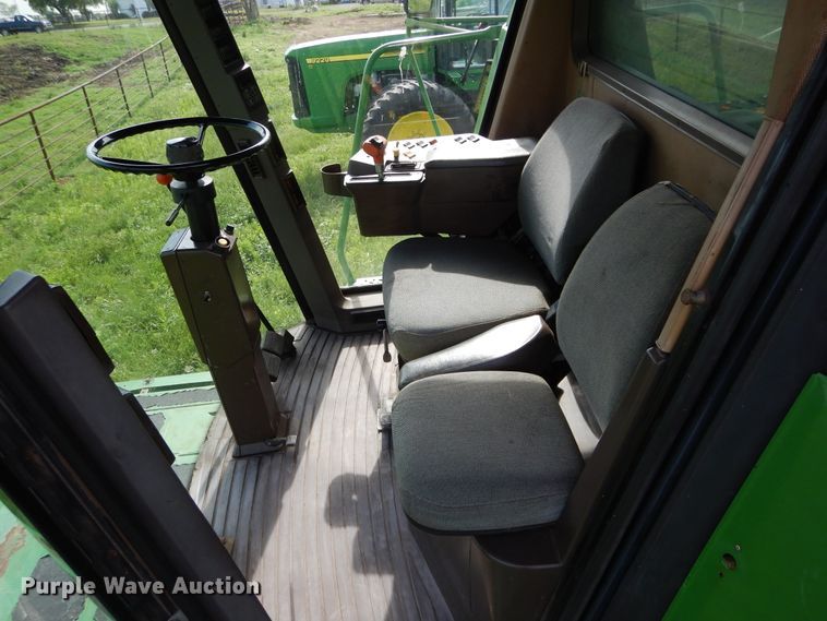 image for item HS9582 1990 John Deere 9600 combine