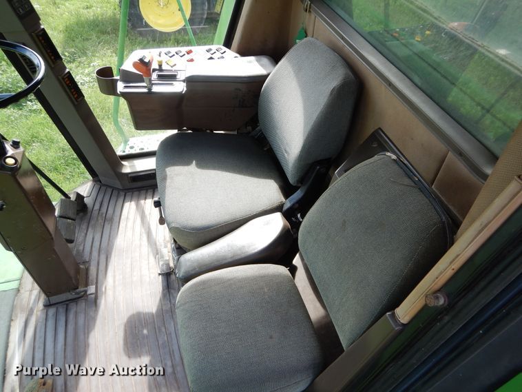 image for item HS9582 1990 John Deere 9600 combine