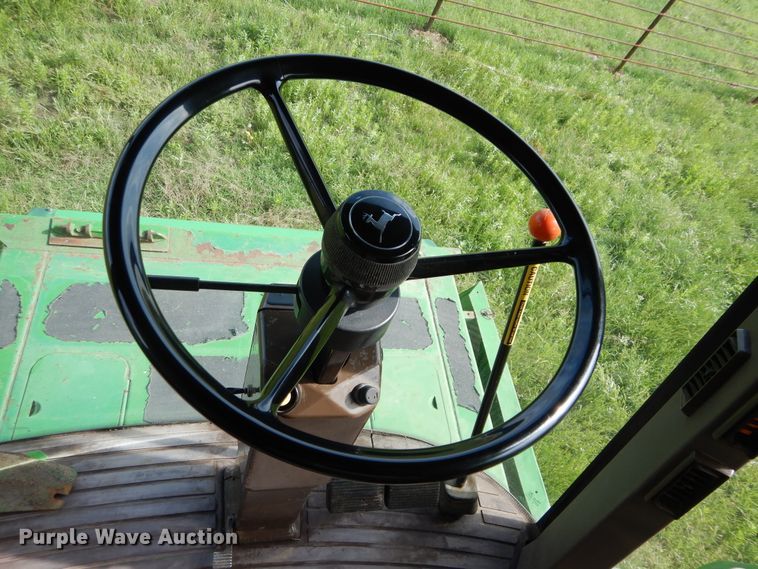 image for item HS9582 1990 John Deere 9600 combine