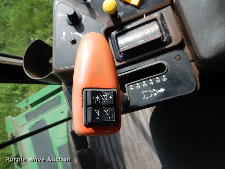 image for item HS9582 1990 John Deere 9600 combine