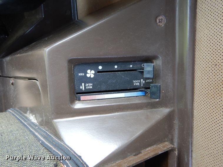 image for item HS9582 1990 John Deere 9600 combine