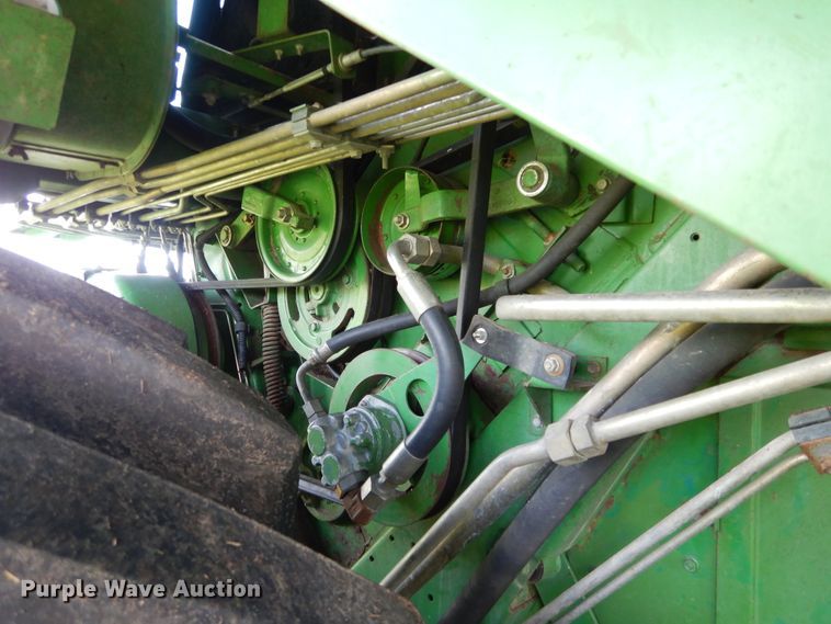 image for item HS9582 1990 John Deere 9600 combine