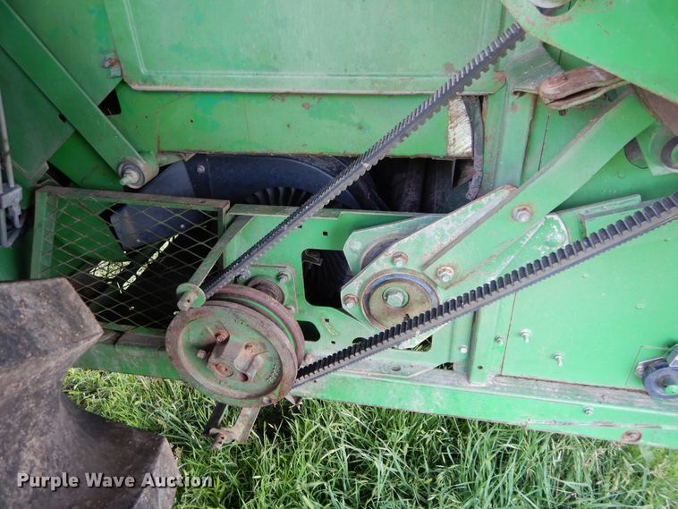 image for item HS9582 1990 John Deere 9600 combine