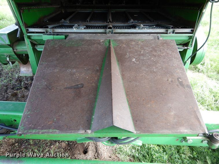 image for item HS9582 1990 John Deere 9600 combine