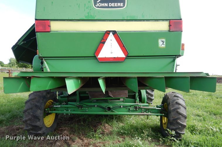 image for item HS9582 1990 John Deere 9600 combine