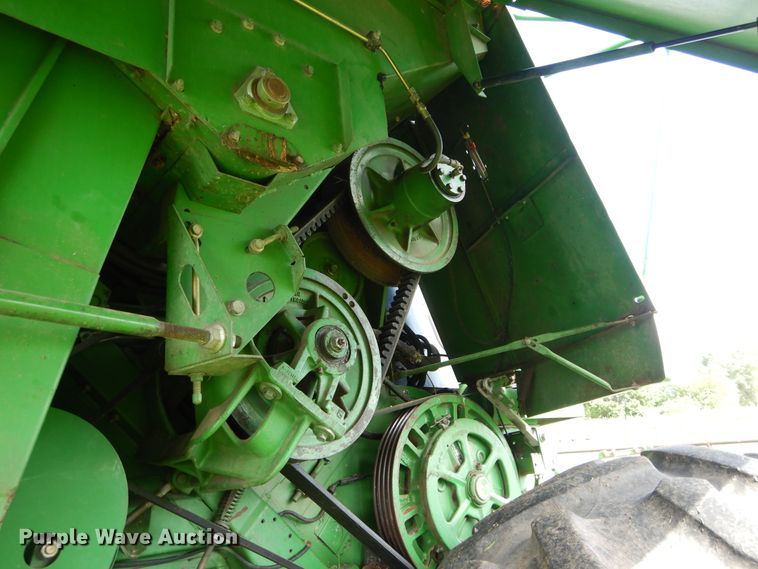 image for item HS9582 1990 John Deere 9600 combine