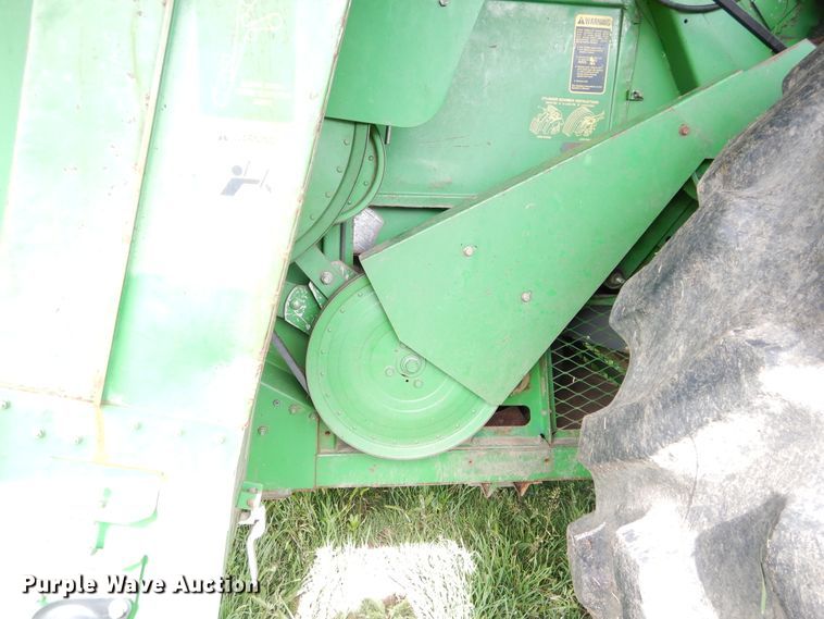 image for item HS9582 1990 John Deere 9600 combine