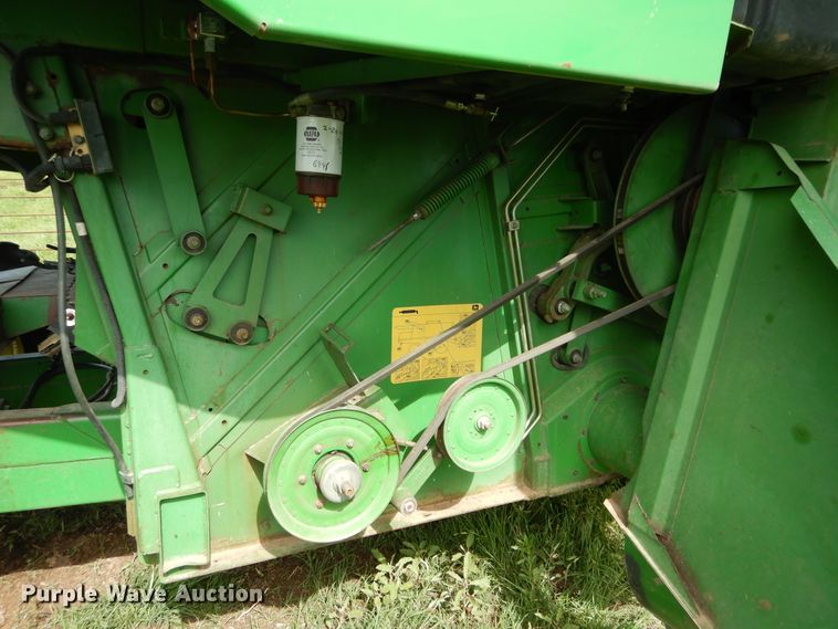 image for item HS9582 1990 John Deere 9600 combine