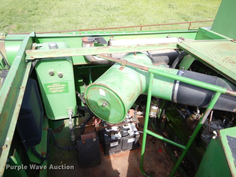 image for item HS9582 1990 John Deere 9600 combine