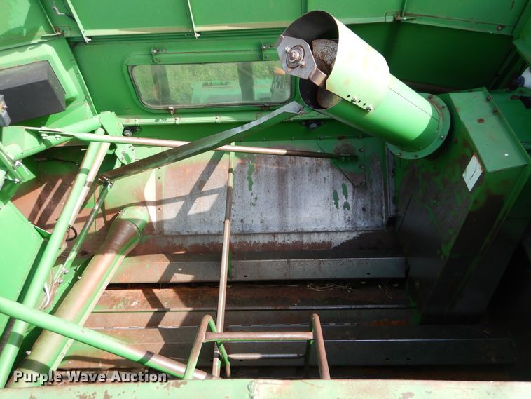 image for item HS9582 1990 John Deere 9600 combine