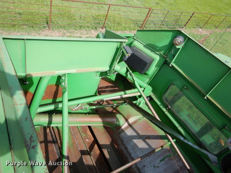 image for item HS9582 1990 John Deere 9600 combine
