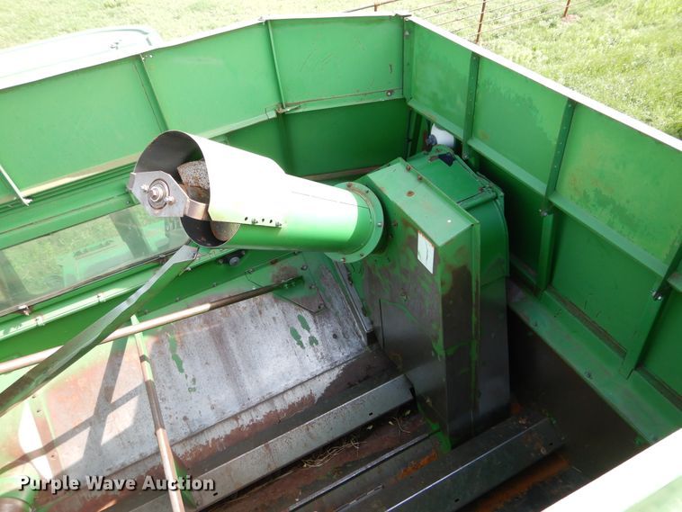 image for item HS9582 1990 John Deere 9600 combine