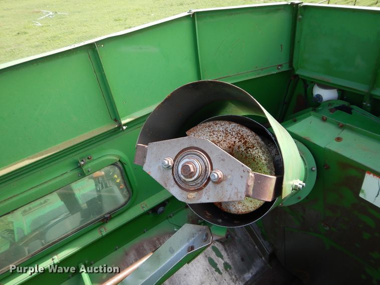 image for item HS9582 1990 John Deere 9600 combine