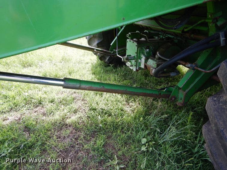 image for item HS9582 1990 John Deere 9600 combine