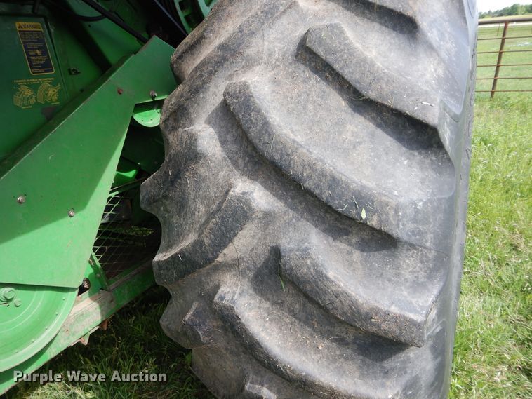 image for item HS9582 1990 John Deere 9600 combine