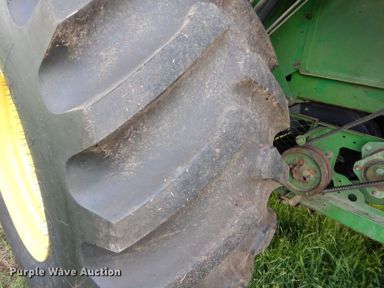 image for item HS9582 1990 John Deere 9600 combine