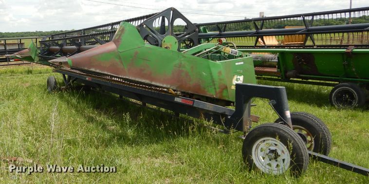 image for item HS9586 1994 John Deere 930 flex head