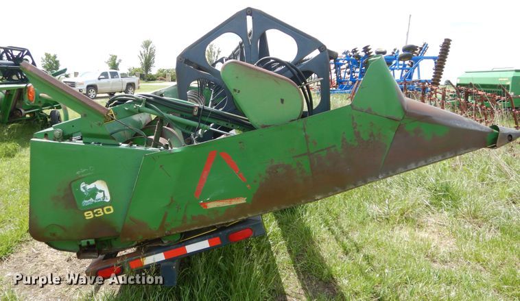 image for item HS9586 1994 John Deere 930 flex head