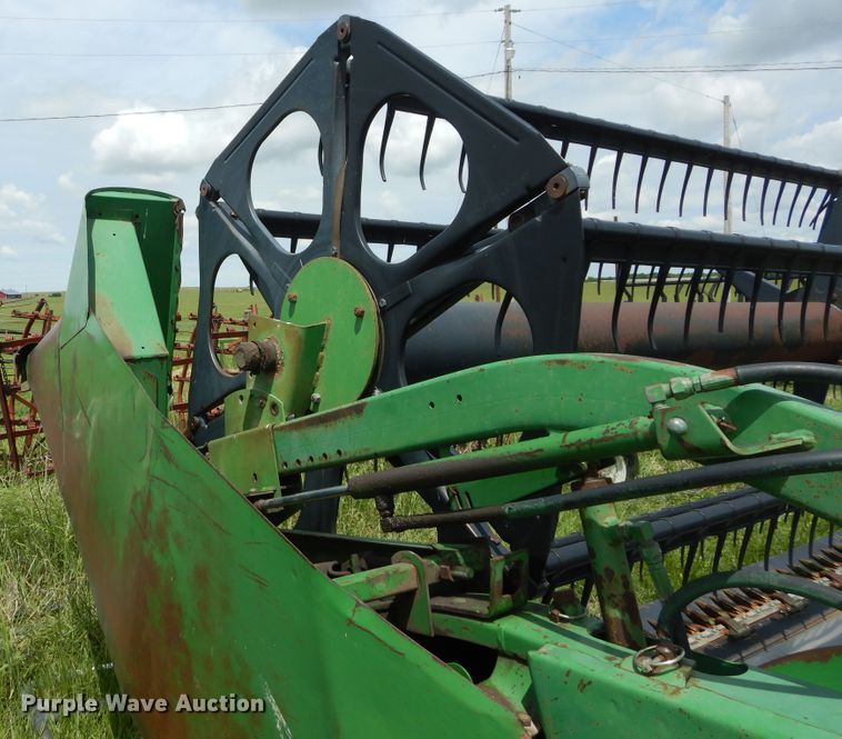 image for item HS9586 1994 John Deere 930 flex head