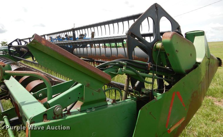 image for item HS9586 1994 John Deere 930 flex head