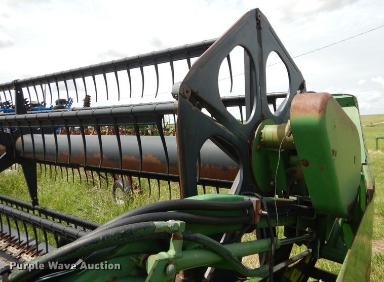 image for item HS9586 1994 John Deere 930 flex head