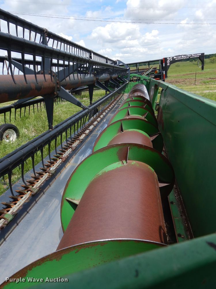 image for item HS9586 1994 John Deere 930 flex head