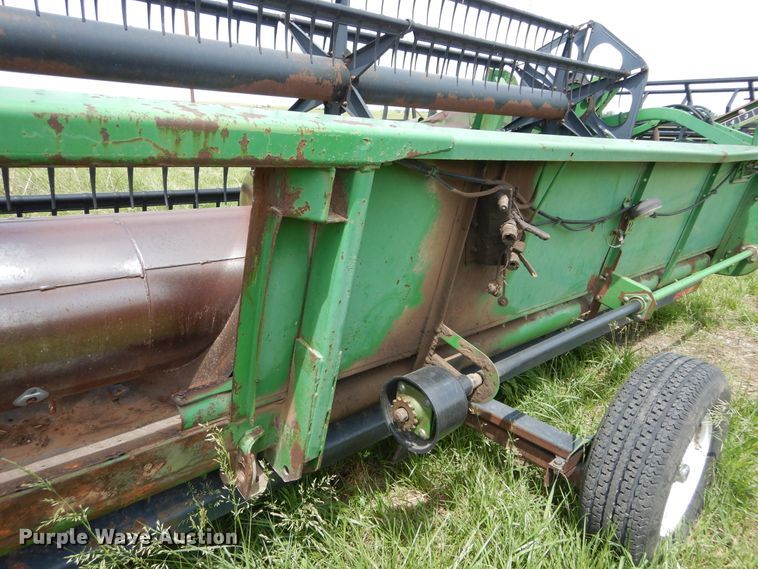 image for item HS9586 1994 John Deere 930 flex head