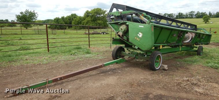 image for item HS9587 1992 John Deere 930 rigid head